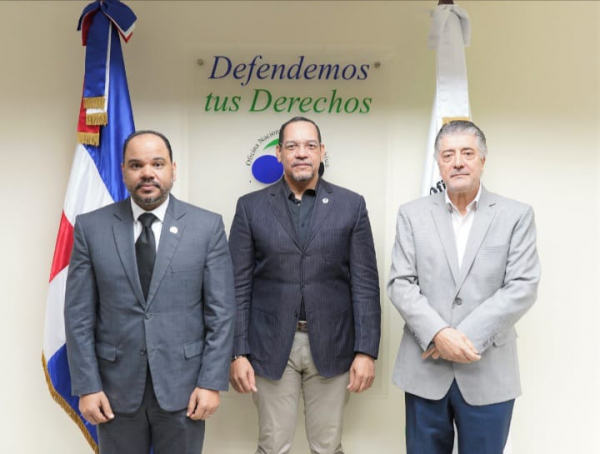 El Director Nacional de Defensa Pública, Lcdo. Rodolfo Valentín Santos, recibió la visita del Dr. Pablo Ulloa, Defensor del Pueblo