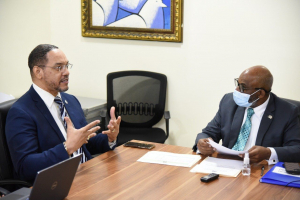 Director Nacional de Defensa Pública y Diputados tratan problemáticas de cárceles en RD.