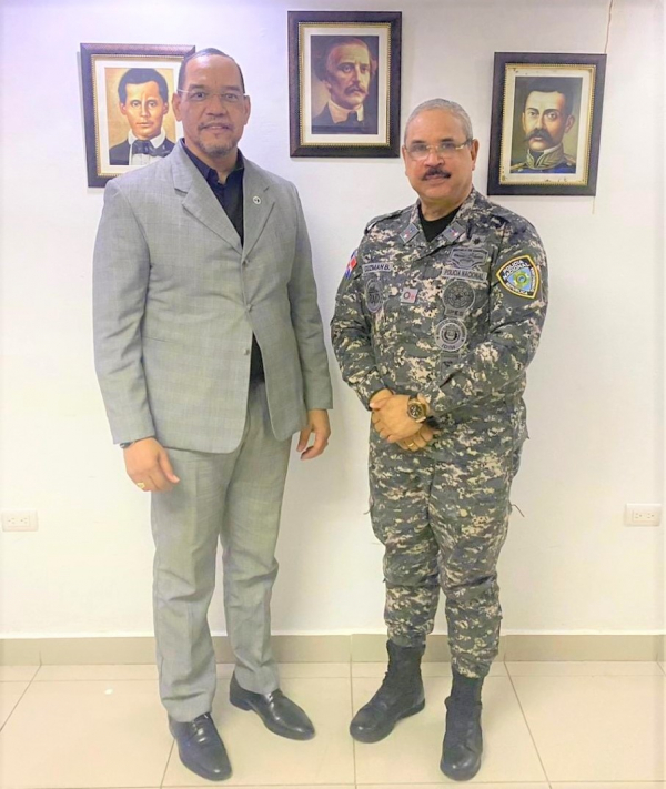 Director Regional Sur de la Policía Nacional en Barahona se reúne con Director Nacional de Defensa Pública.