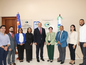 Realizan acto de develizamiento de la tarja que distingue a la Oficina de Defensa Pública de Salcedo como la "Oficina del Año 2023".