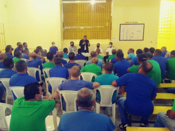 El equipo de la Defensa Pública del Departamento Judicial de Santiago realizó una charla en la modalidad presencial con los privados de libertad del CCR Rafey Hombres.