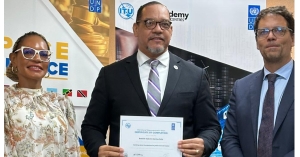 Director de la Defensa Pública participa en capacitación internacional sobre transformación digital de la justicia en Barbados