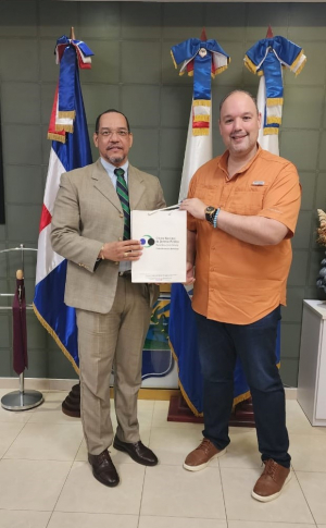 Senador de Barahona se reúne con Director de la ONDP. 