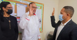 Director Nacional de Defensa Pública posesiona nuevo coordinador del Departamento Judicial de San Juan de la Maguana.