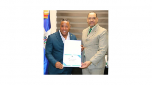 "Fortaleciendo Lazos Transnacionales: Reconocimiento a Líder Dominicano en EE. UU. por su Compromiso Comunitario"