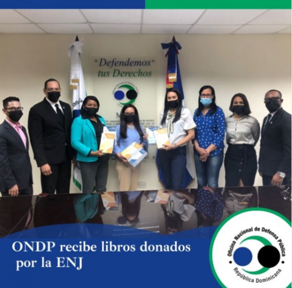ONDP recibe libros donados por la ENJ